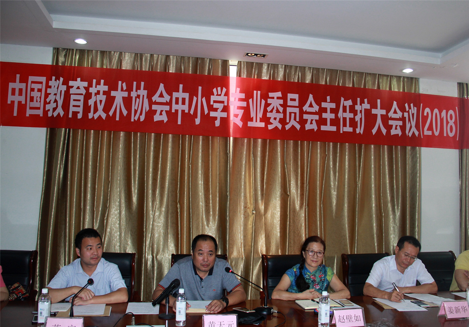 共筑信息化平臺(tái)，引航中小學(xué)創(chuàng)新應(yīng)用