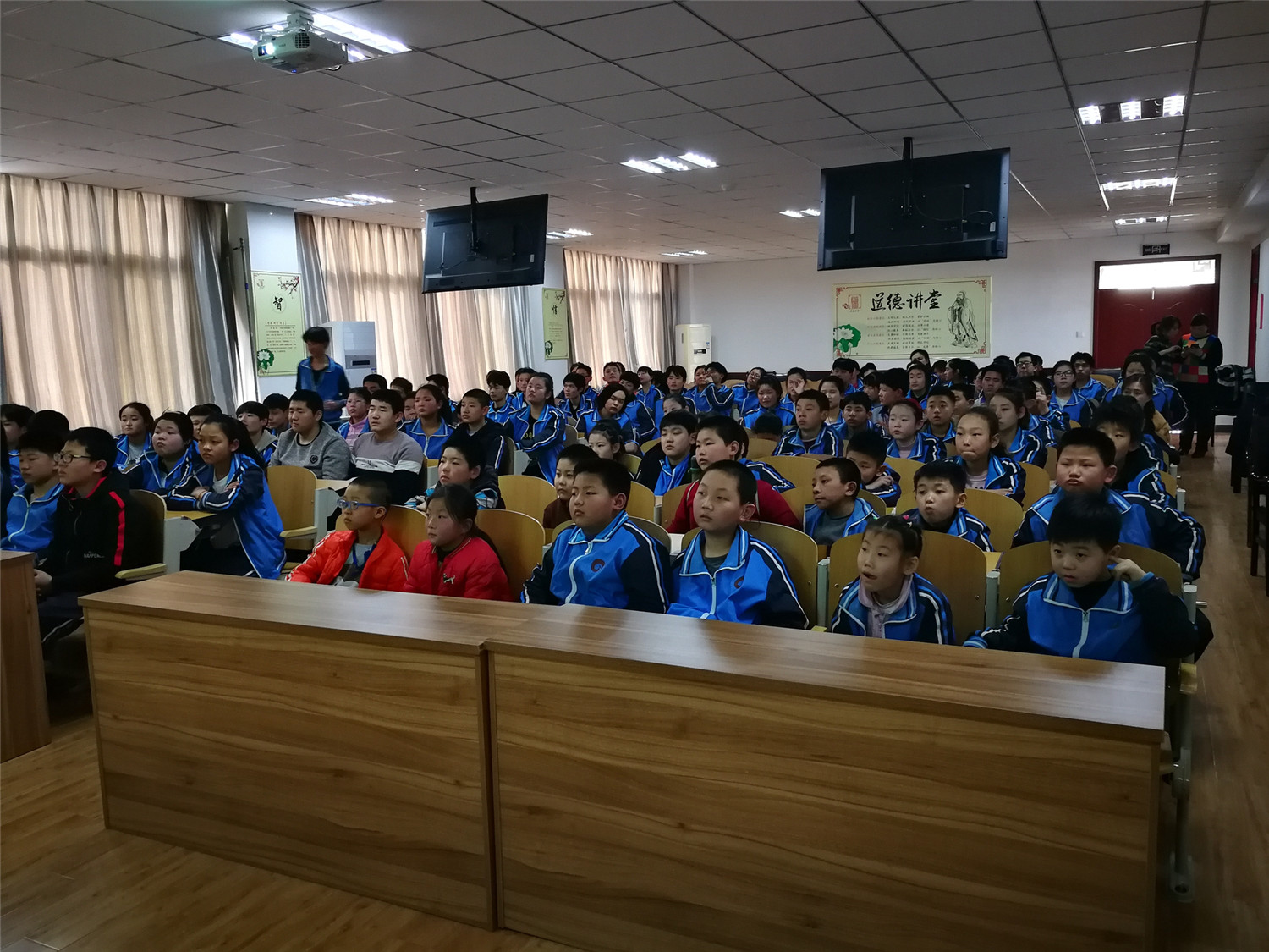 市特教中心舉辦愛(ài)耳日專題講座暨新學(xué)期動(dòng)員大會(huì)