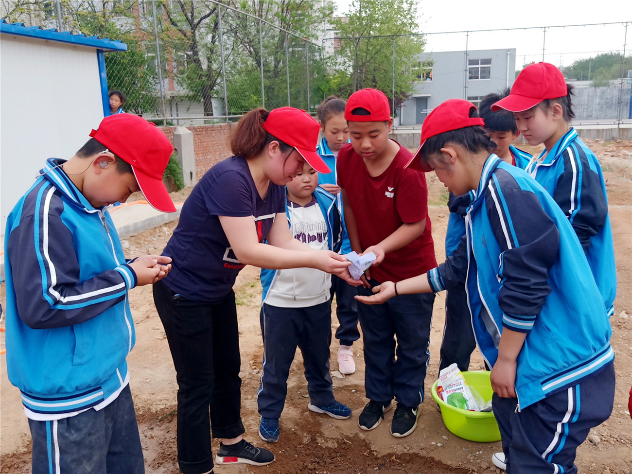 家長助力“開心農場”
