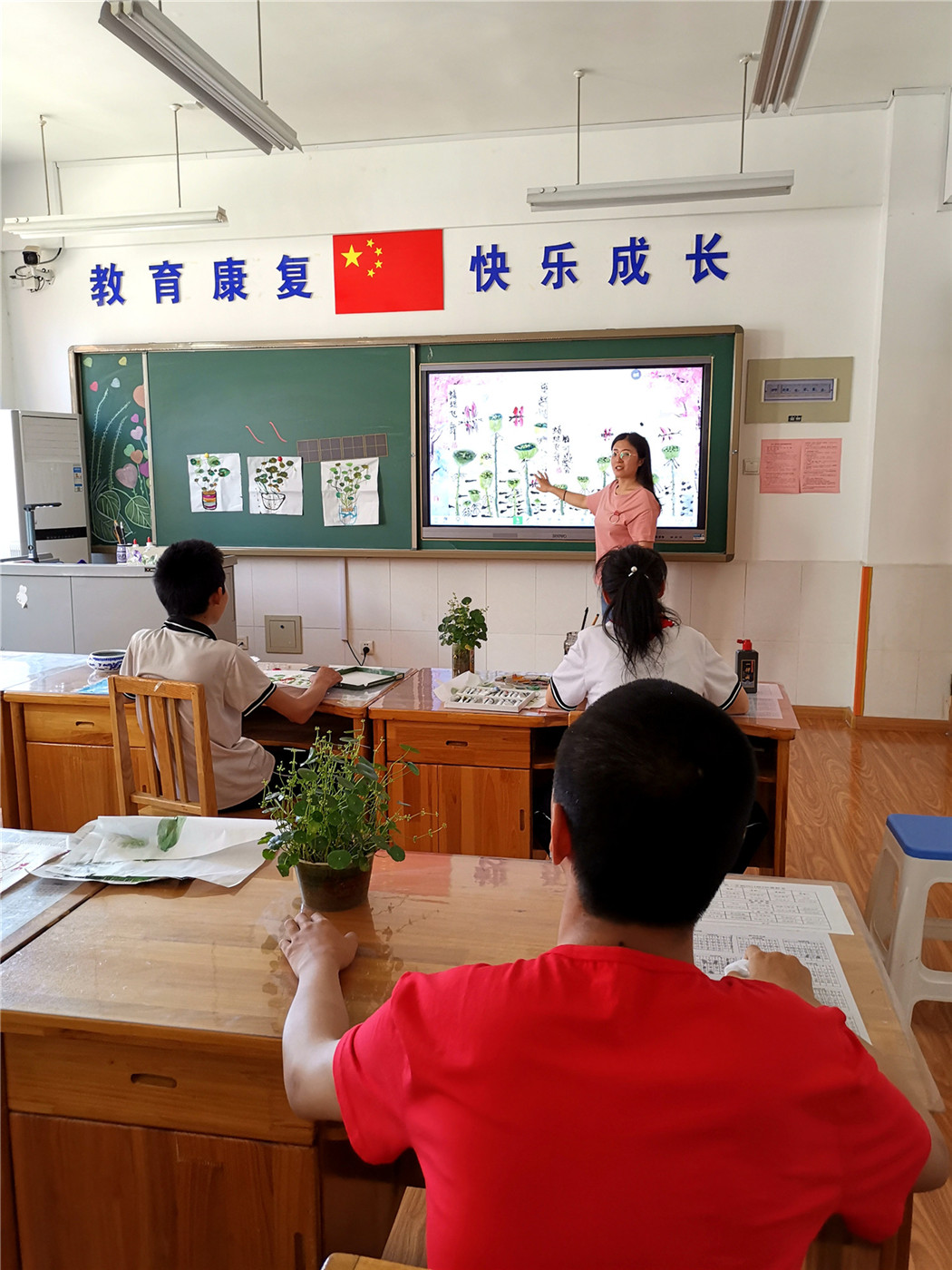 發(fā)揮專業(yè)優(yōu)勢(shì) 培養(yǎng)優(yōu)秀師資