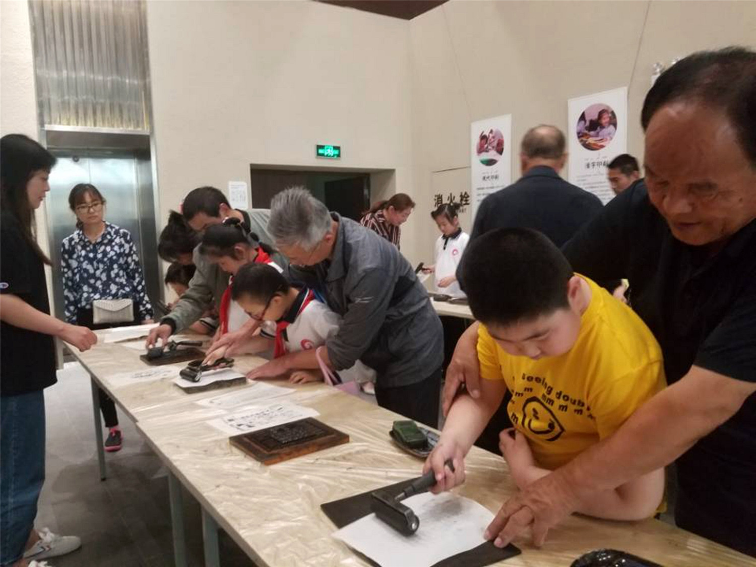 用書(shū)籍開(kāi)啟智慧 讓閱讀浸潤(rùn)人生
