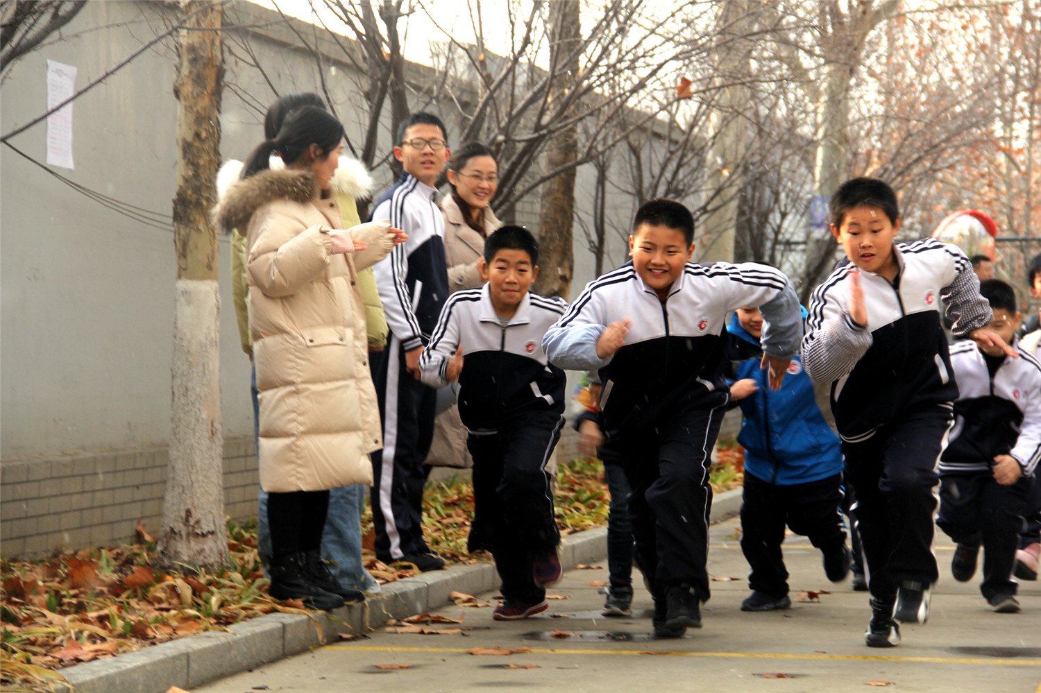 市特教中心舉行“跑過(guò)冬天 健康快樂(lè)”第八屆學(xué)生冬季越野賽