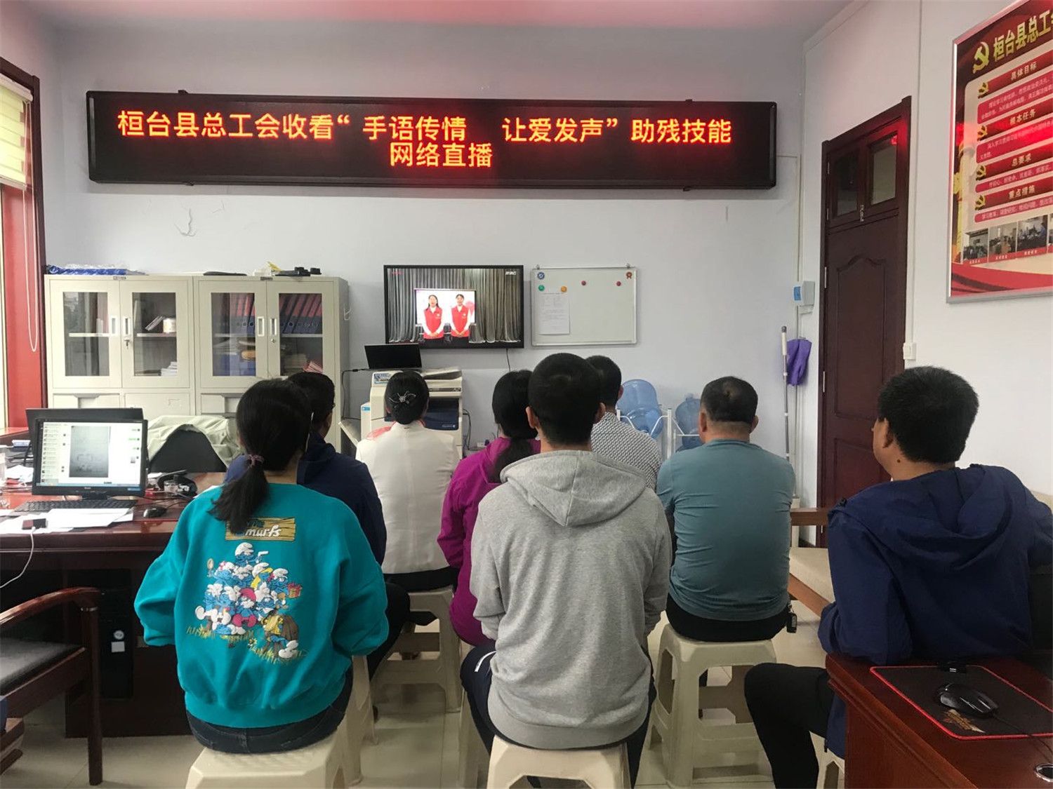 市特教中心舉行“手語(yǔ)傳情 讓愛(ài)發(fā)聲”助殘技能培訓(xùn)網(wǎng)絡(luò)文明傳播活動(dòng)