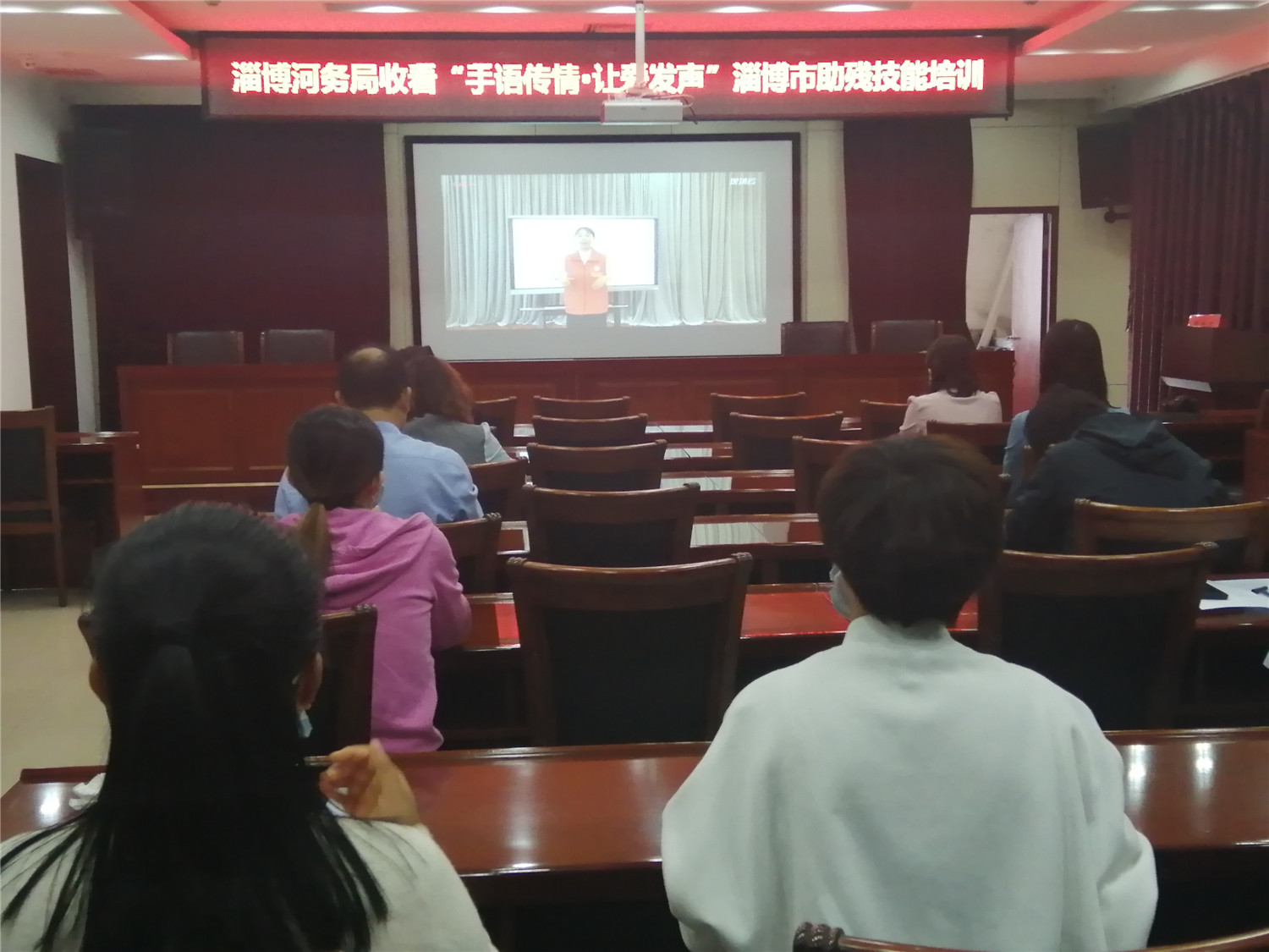 市特教中心舉行“手語(yǔ)傳情 讓愛(ài)發(fā)聲”助殘技能培訓(xùn)網(wǎng)絡(luò)文明傳播活動(dòng)