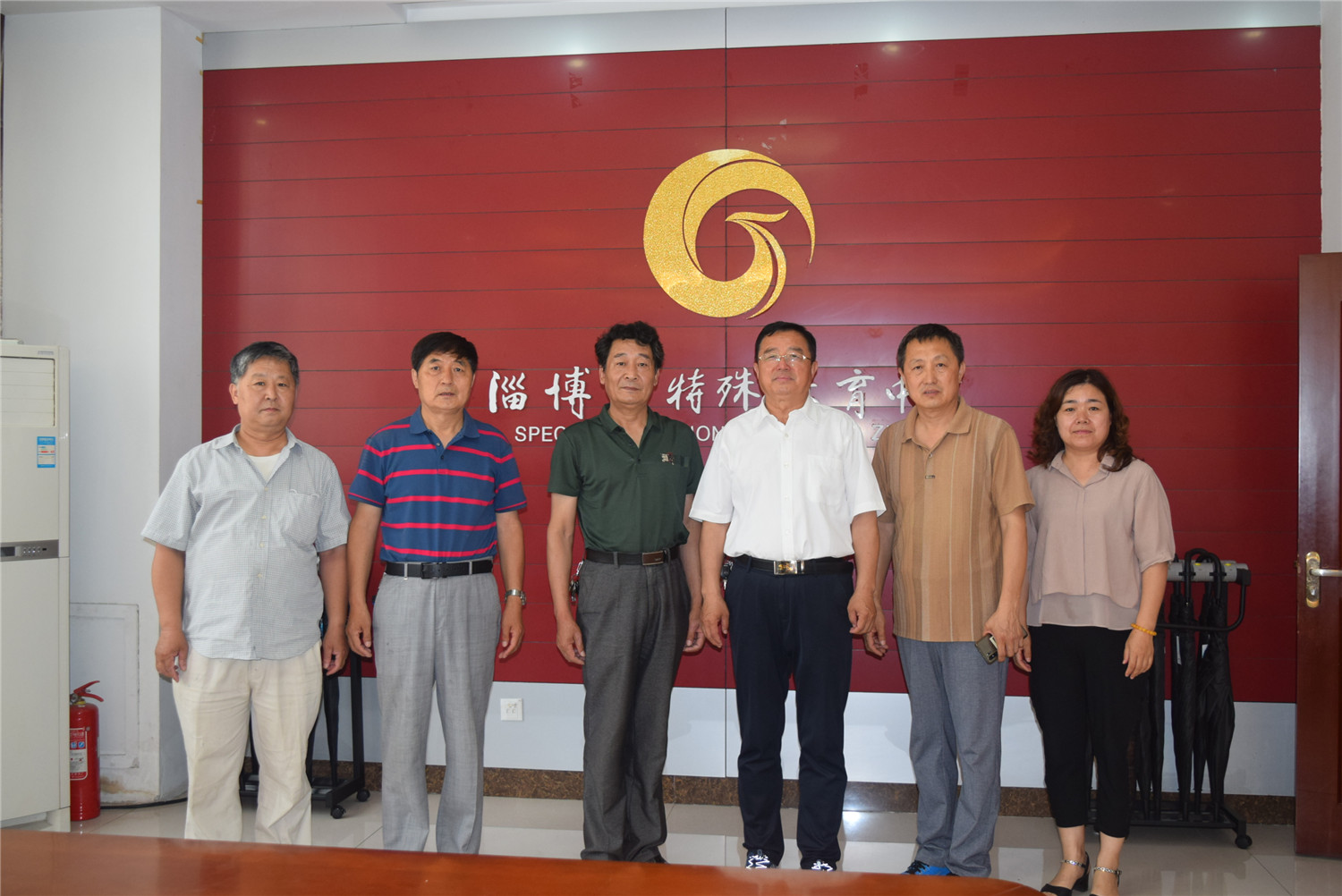 市老年書畫學(xué)會名家進特教