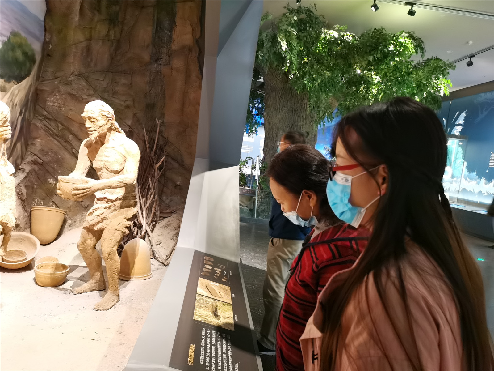 市特教中心組織開展“沉浸陶風(fēng)琉韻，感悟時(shí)代脈博”特色教研活動(dòng)