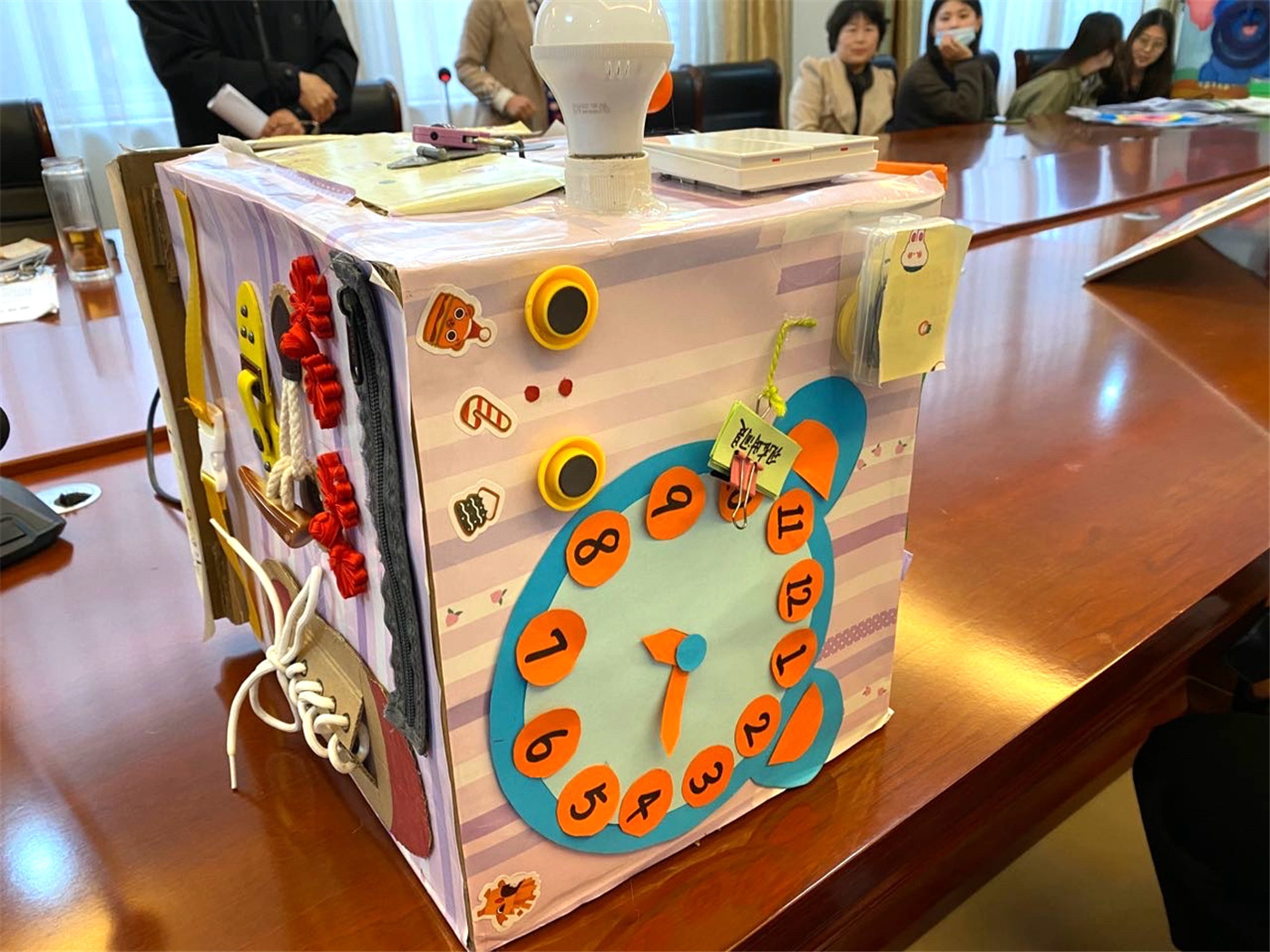 巧手慧心    創(chuàng)意無(wú)限   ——市特教中心召開(kāi)自制教具專家點(diǎn)評(píng)會(huì)
