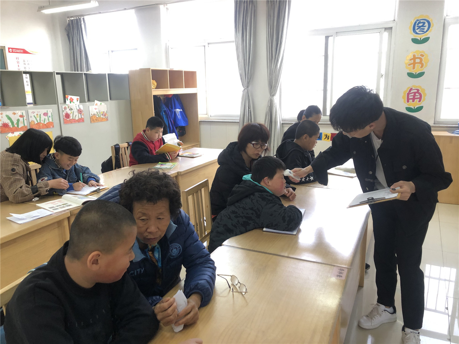 市特教中心召開實(shí)習(xí)教師工作總結(jié)會議