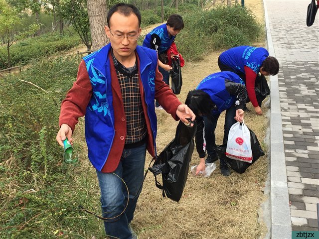 保護(hù)環(huán)境 黨員在行動--市特教中心第一黨支部開展志愿服務(wù)活動