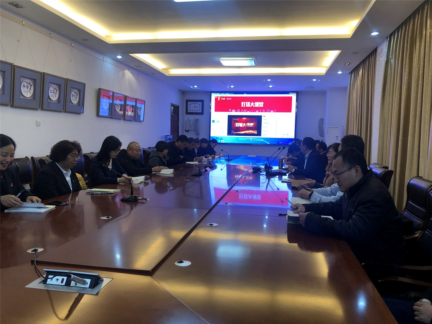 市特教中心開展“不忘初心、牢記使命”主題教育講專題黨課