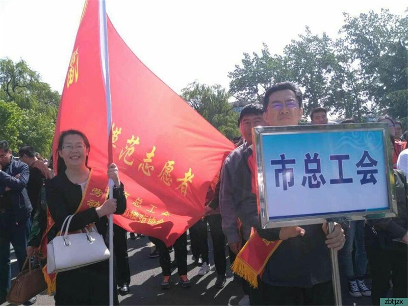賈益芹參加“生態(tài)淄博建設(shè) 勞模在行動(dòng)”綠色環(huán)保活動(dòng)