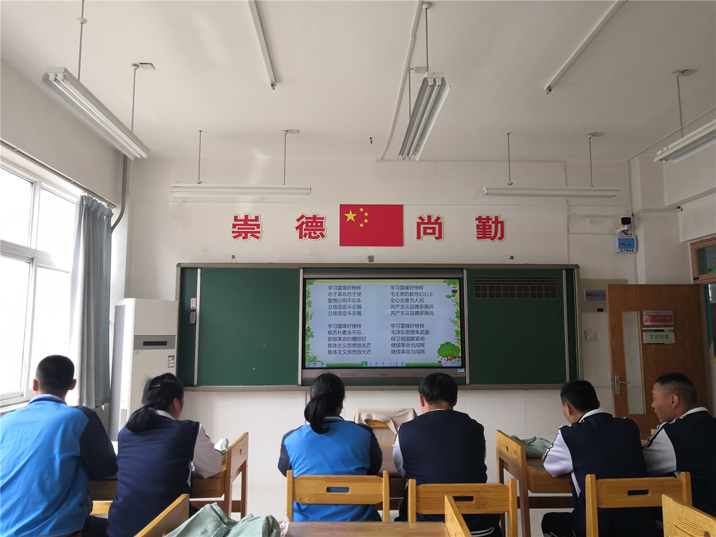 市特教中心組織開展“學(xué)黨史，感黨恩，永遠(yuǎn)跟黨走”主題教育活動(dòng)