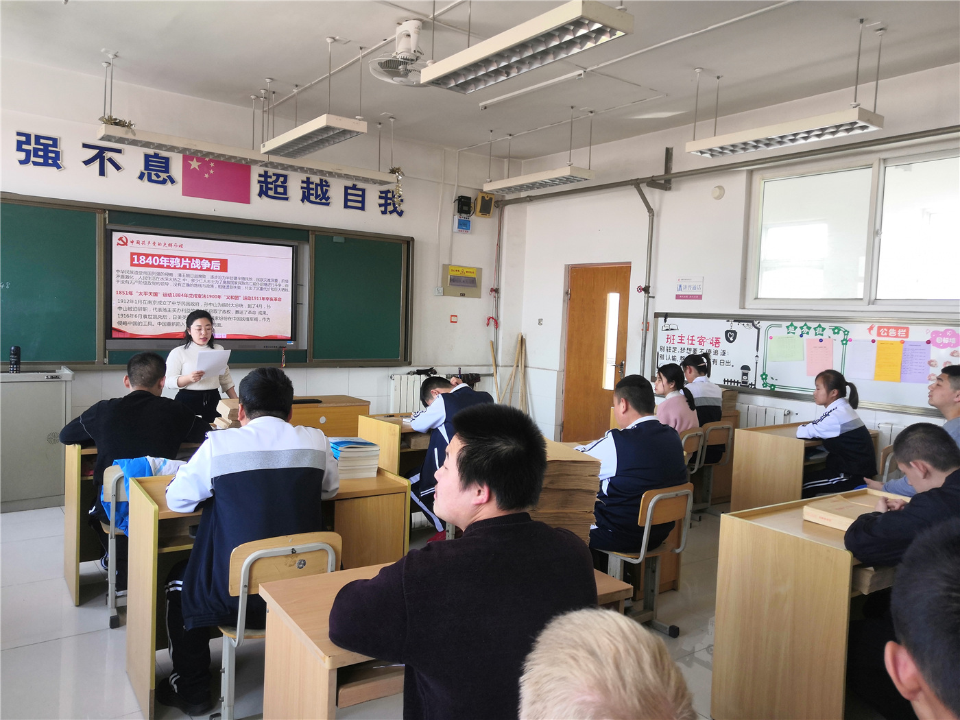 市特教中心組織開展“學(xué)黨史，感黨恩，永遠(yuǎn)跟黨走”主題教育活動(dòng)