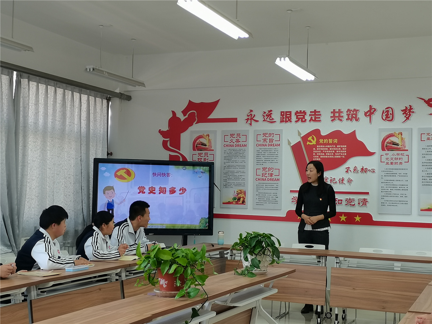 市特教中心組織開展“學(xué)黨史，感黨恩，永遠(yuǎn)跟黨走”主題教育活動(dòng)