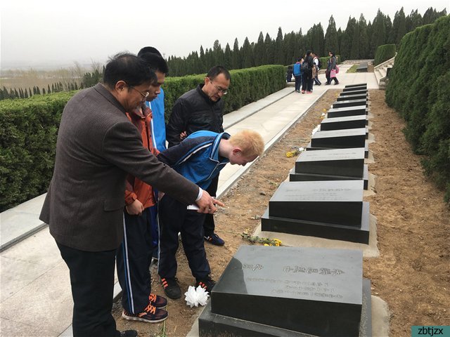 清明祭英烈，志愿護(hù)綠行