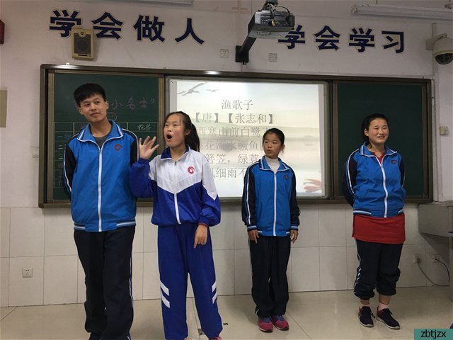 我校開展“晨誦暮寫，做國(guó)學(xué)小名士”活動(dòng)