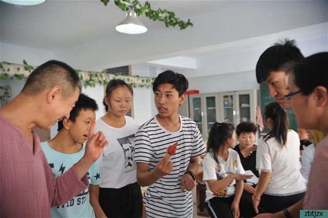 弘揚(yáng)工匠精神 過(guò)有意義的聾人節(jié)