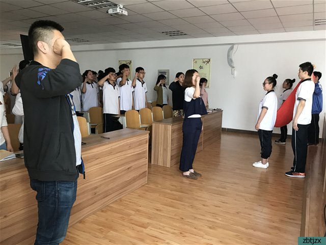 我校開展“不忘初心跟黨走”主題團日活動