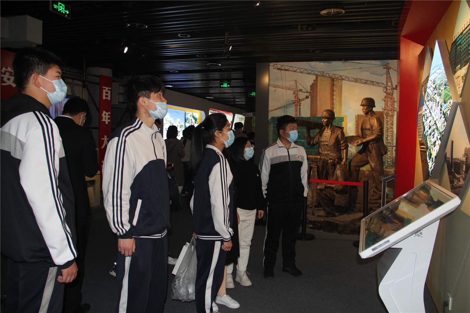 市特教中心組織開展“學(xué)黨史、強(qiáng)信念、跟黨走”新團(tuán)員入團(tuán)儀式